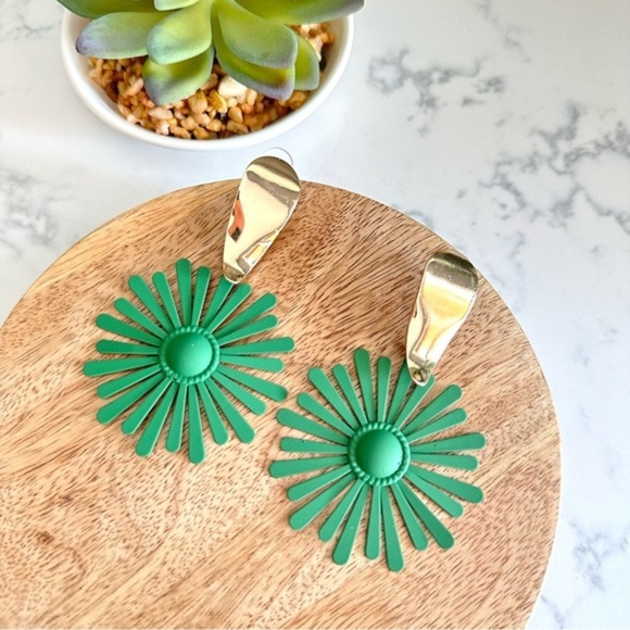 Jewelry - 2/$30🌵 Green Sunburst Flower Metal Earrings Jewelry Gift Boho Large Statement